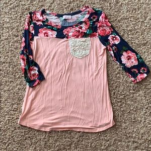 3/4 sleeve flower print shirt sz M